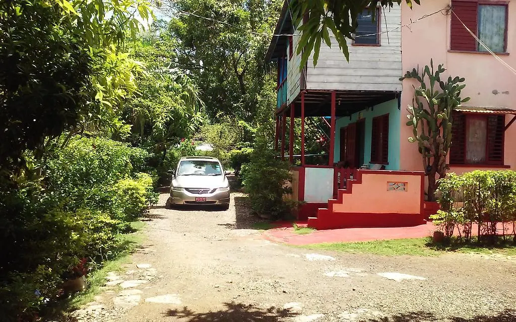 Shades Cottage Guesthouse Blue Hole 0*,