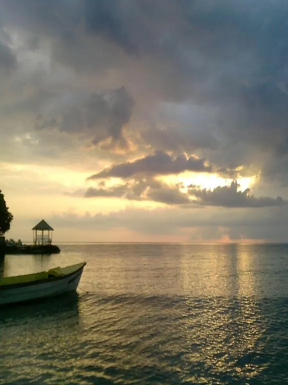 Shades Cottage Guesthouse Blue Hole