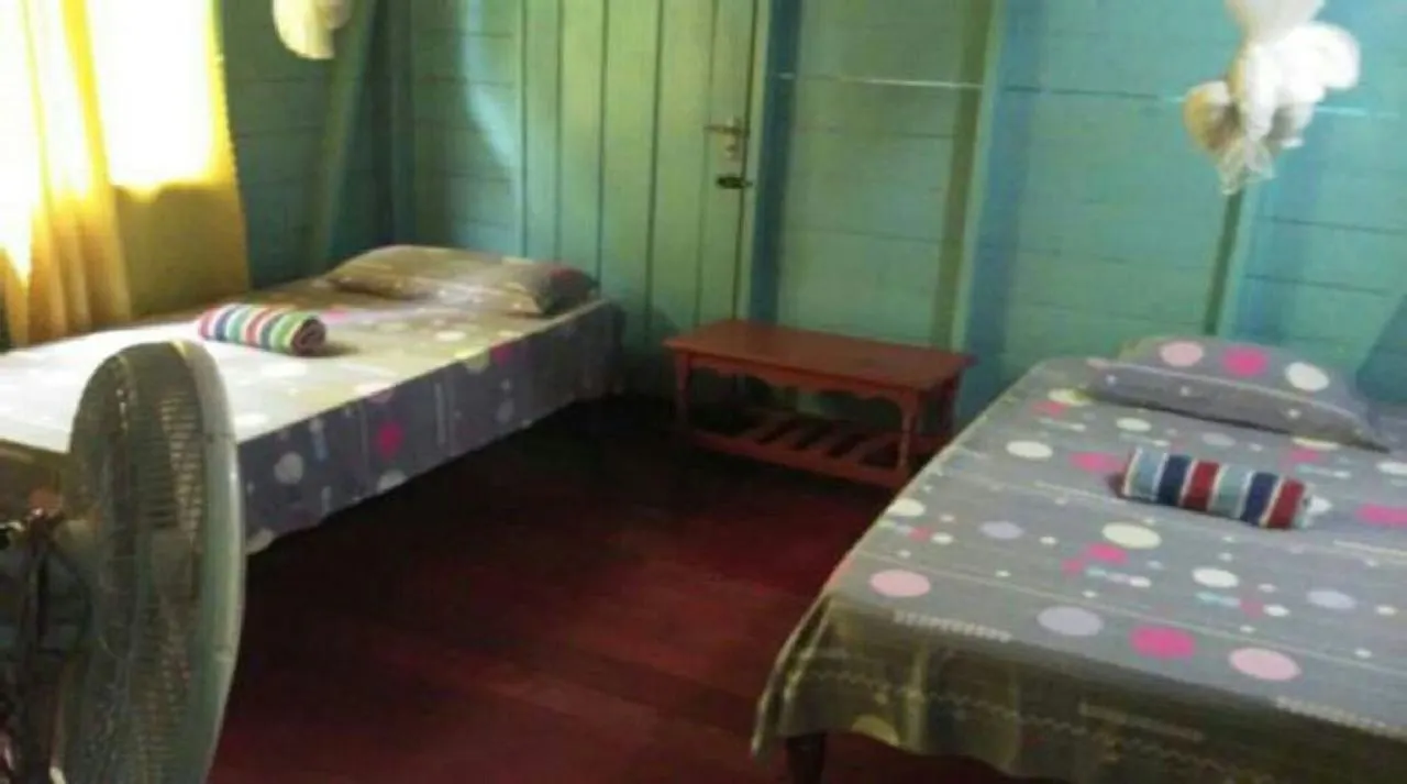 Shades Cottage Guesthouse Blue Hole